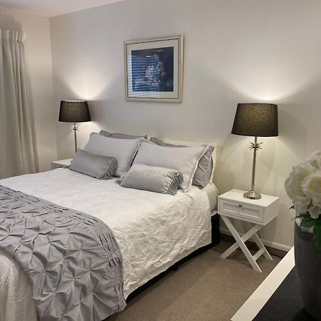 Maison Blue - Chic Garden Apartment ネーピア エクステリア 写真